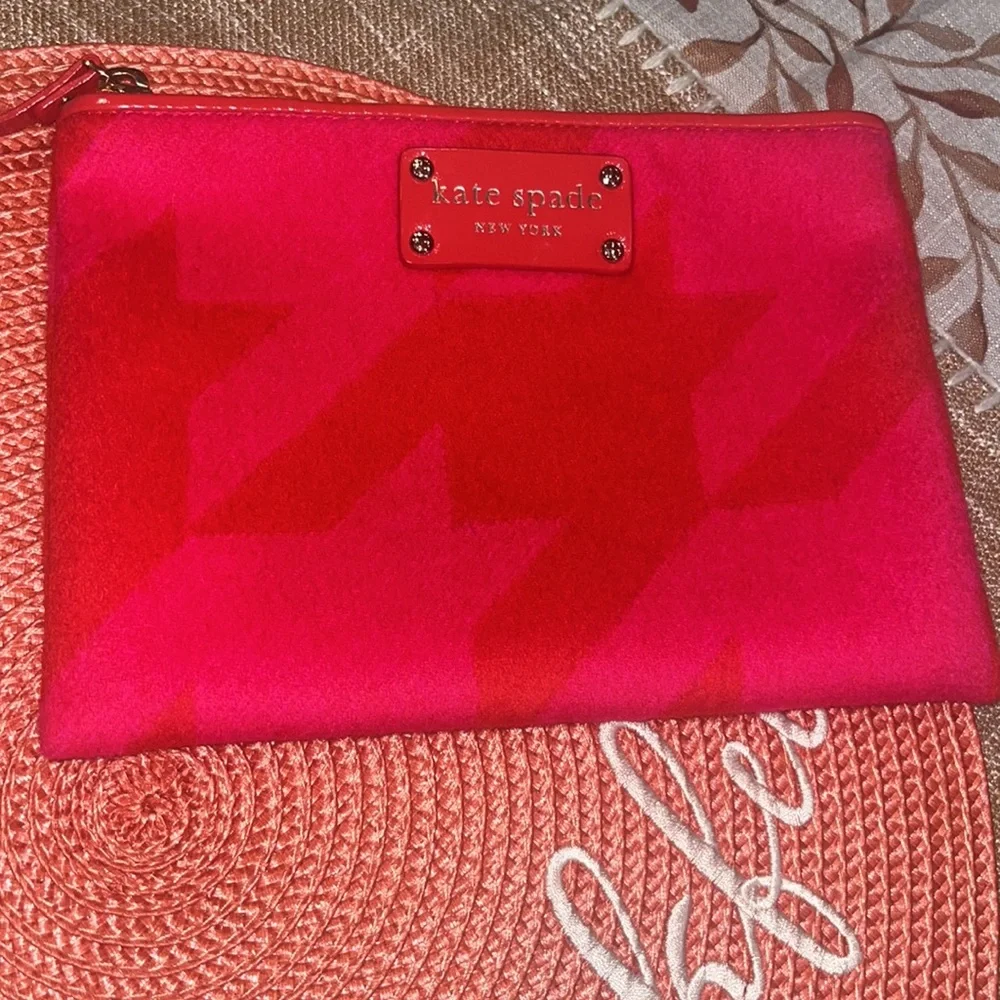 KATE SPADE New York Red Pink Zip Clutch, Pouch Bag Wool size mini NWOT